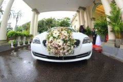 car-decorations-with-blooming-flowers