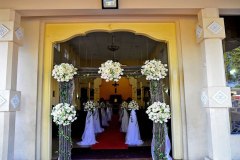 beautifull-church-entrance-decor