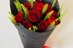 Beautiful-roses-flower-bunch-everlasting-flowers