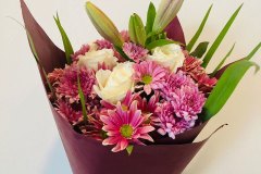 pink-flower-bunch-with-white-roses