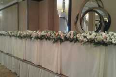 beautiful-white-flower-table-decor