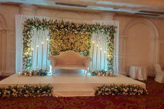 wedding_setty_back_with_flowers