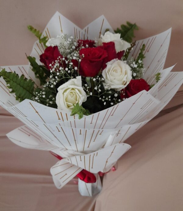 Red & White Rose Bunch