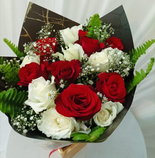 Red & White Rose Bunch