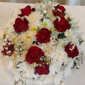 Family Wreath With Red Roses